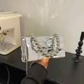 Mini bolso cuadrado plateado con asa de cuentas metálicas y cadena de hombro - Plateado (Con Asa)