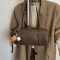 Borsa a cilindro marrone in pelle con lettere a rilievo e ciondoli da baseball - Con Ciondolo / Grigio