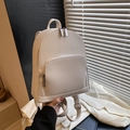 Mini sac à dos en cuir blanc crème texturé avec fermetures éclair argentées élégantes - Blanc
