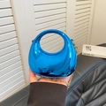 Bolso de acrílico azul espejo a la moda con asa redonda y correa de cadena dorada - Azul