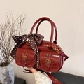 Borsa Boston retrò in pelle lucida bordeaux con dettaglio foulard a pois elegante - Rosso