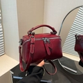 Classica borsa a mano Boston bordeaux lucida con tracolla regolabile - Rosso