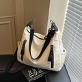 Borsa a tracolla minimalista in tela bianco sporco con finiture nere e cinghia - Bianco