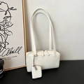 Borsa sottobraccio bianca minimalista in ecopelle con mini pochette e dettagli in argento - Bianco