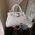 Borsa Kelly in pelle PU bianca con rivetti argentati e fibbia in metallo a tracolla - Bianco