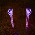 Piquets de bras squelettes d'Halloween avec guirlande LED violette pour jardin - Style de lumière violette lumineuse
