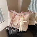 Schicke beige Tragetasche mit pinken Graffiti-Prints und süßem Plüschhasen-Anhänger - Rosa Mit Anhänger