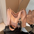 Sac hobo minimaliste en cuir rose avec charm chiot mignon et bandoulière réglable - Avec Pendentif / Rose (Avec Pendentif)