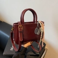 Vintage burgundy glossy leather handbag with tennis racket pendant and top handles - Burgundy