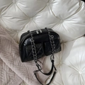 Borsa a bauletto nera vintage con tracolla a catena e tasche trapuntate - Nero