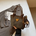 Bolso cubo vintage de lona y cuero verde oliva con asa anudada y correa para el hombro - Con Colgante / Marrón Oscuro