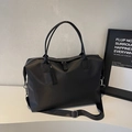 Bolso tote de nailon negro de gran capacidad con etiqueta y correa de hombro ajustable - L / Negro