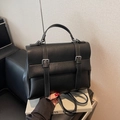 Borsa a tracolla vintage in pelle nera opaca con fibbie argentate e manico - Nero