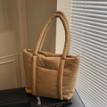 Borsa tote trapuntata marrone da donna con tasca esterna e tracolle lunghe e ampie - Cachi