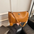 Borsa a spalla vintage marrone chiaro con finiture argentate e tracolla larga da donna - Grande / Marrone