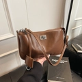 Borsa a tracolla in pelle marrone con texture vintage e chiusura a girello in metallo - Grande / Marrone
