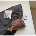 Dark brown retro Boston bag in shiny leather with white stitch detailing and top handle - Brown (Without Pendant)