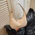 Elegante borsa hobo intrecciata beige con tracolla in pelle e dettagli dorati - Bianco Sporco