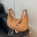 Borsa hobo marrone intrecciata con finiture in pelle e fibbia dorata regolabile - Cachi