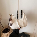 Sac hobo blanc avec logo Bafansha et pendentif en forme de crème glacée douce - Blanc avec pendentif