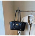 Sac fourre-tout noir avec plaque en métal doré et poignées décoratives à nœuds - Noir sans Pendentif