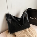 Borsa tote vintage nera in pelle e scamosciato con fibbia in metallo argentato chic - Nero