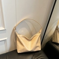 Sac hobo blanc crème chic avec large bandoulière en similicuir souple de haute qualité - Kaki Sans Pendentif