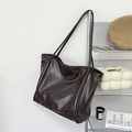 Bolso tote grande y minimalista en cuero mate marrón oscuro con correas dobles finas - Café (Sin Colgante)