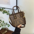 Handtasche in Braun und Khaki mit Lucky-Print und verstellbarem Schultergurt - Ohne Anhänger / Braun