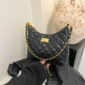 Bolso de hombro en cuero negro acolchado con cadena dorada y cierre giratorio - Negro
