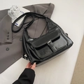 Borsa a tracolla minimalista in pelle cerata nera lucida con fibbia argento - Nero / 31*12*34