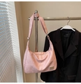 Close-up of pink hobo tote bag featuring vintage PU leather texture and metal brand plaque - No Pendant / Pink