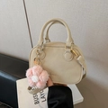 Sac à main beige minimaliste avec breloque fleur en peluche et bandoulière - Blanc (Avec Pendentif)