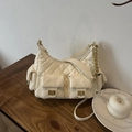 Sac à bandoulière matelassé blanc crème avec chaîne dorée et deux poches à fermoir - Blanc Cassé