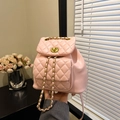 Schicker rosa gesteppter Mini-Rucksack mit goldener Kette und elegantem Drehverschluss - Rosa