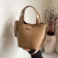 Sofisticado bolso cubo de cuero PU marrón caqui con asas y correa de hombro ajustable - Sin colgante / Caqui