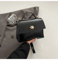 Bolso clásico de piel negra brillante con cierre giratorio dorado y asa superior - Sin colgante / Negro
