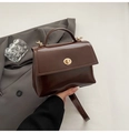 Bolso de hombro marrón oscuro con cierre dorado vintage y correa ajustable - Sin colgante / Marrón