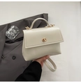 Bolso de hombro cuadrado pequeño minimalista en blanco crema con cierre de metal dorado - Sin colgante / Blanco