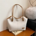 Weiße Retro-Einkaufstasche mit braunem Lederbesatz und Henkeln im Litschi-Design - Weiß