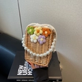 Mini borsa a secchiello in paglia con fiori colorati all'uncinetto e manico di perle - Stile a Mano (Manico di Perle)