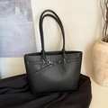 Grand sac cabas noir en cuir grainé avec boucles argentées et double bandoulière - Noir