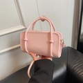 Elegant pale pink rectangular handbag with GLEAOK logo and gold metal hardware - Pink Without Pendant