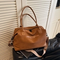 Große braune Reisetasche aus Kunstleder mit abnehmbarem Schultergurt aus Nylon - Braun