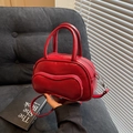 Rote Mini Boston Tasche aus Lackleder mit Doppelgriffen und verstellbarem Schultergurt - Burgunderrot