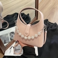 Sac seau rose perlé en cuir grainé avec bandoulière amovible et chaîne décorative - Rose