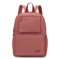 Détail frontal du sac à dos en nylon rouge brique avec poches zippées et larges bretelles - Rouge baie