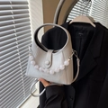 Sac à main gris clair en cuir avec perles givrées et bandoulière amovible - Argenté