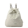 Detalle de una mochila de nailon beige claro con bolsillos de cordón y correas tejidas - Blanco Hueso