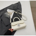 Chique beige crossbodytas met ronde zilveren gesp en handvat in een minimalistische stijl - Off-white Zonder Hanger